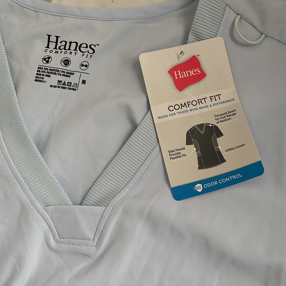 Hanes Comfort Fit light blue scrub top. Size M. NWT never been worn!!!